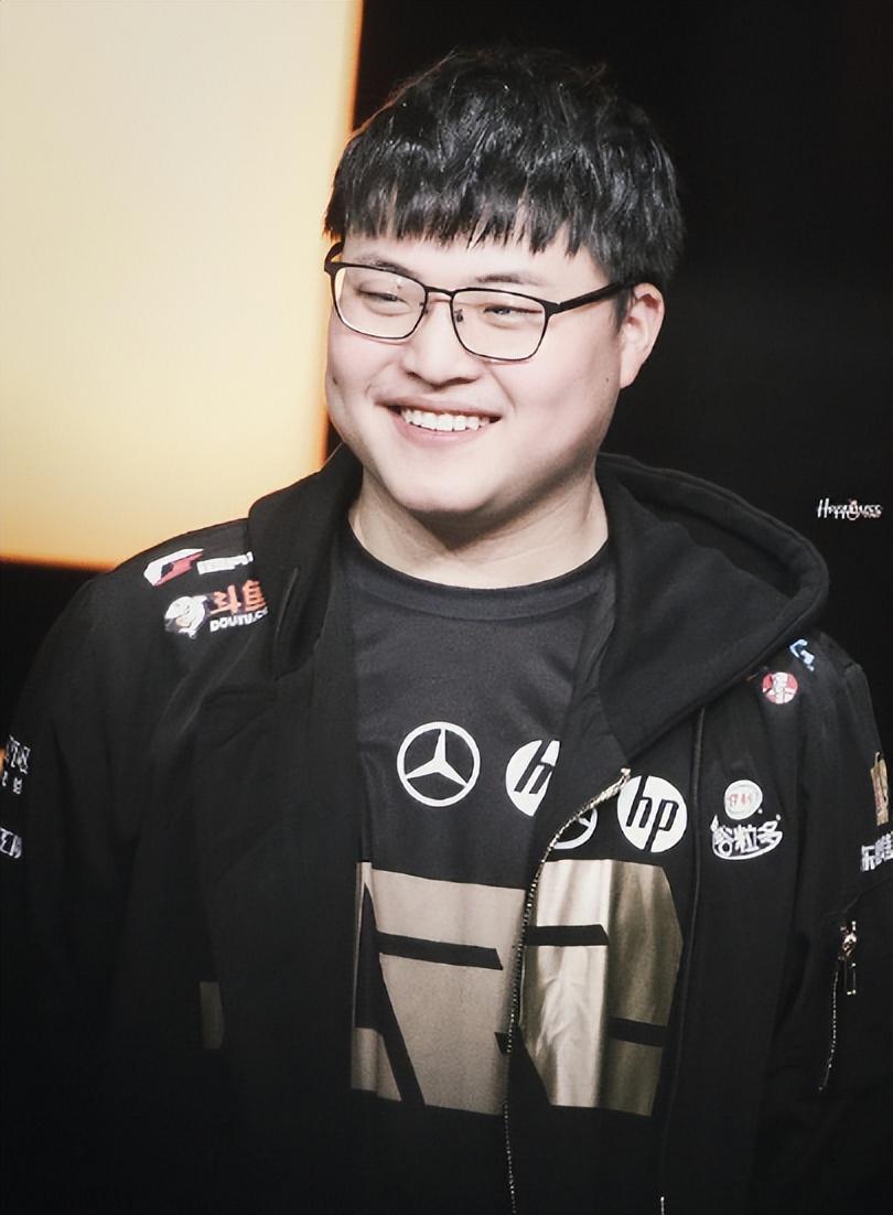 Uzi连续二十场比赛得分超过败北，湖人挑战极限！(uzi加盟湖人)