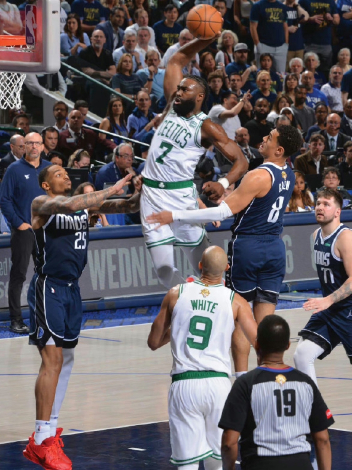 包含NBA常规赛今晚走向成谜，波士顿凯尔特人止住颓势，态度坚定，球队文化再被提及的词条