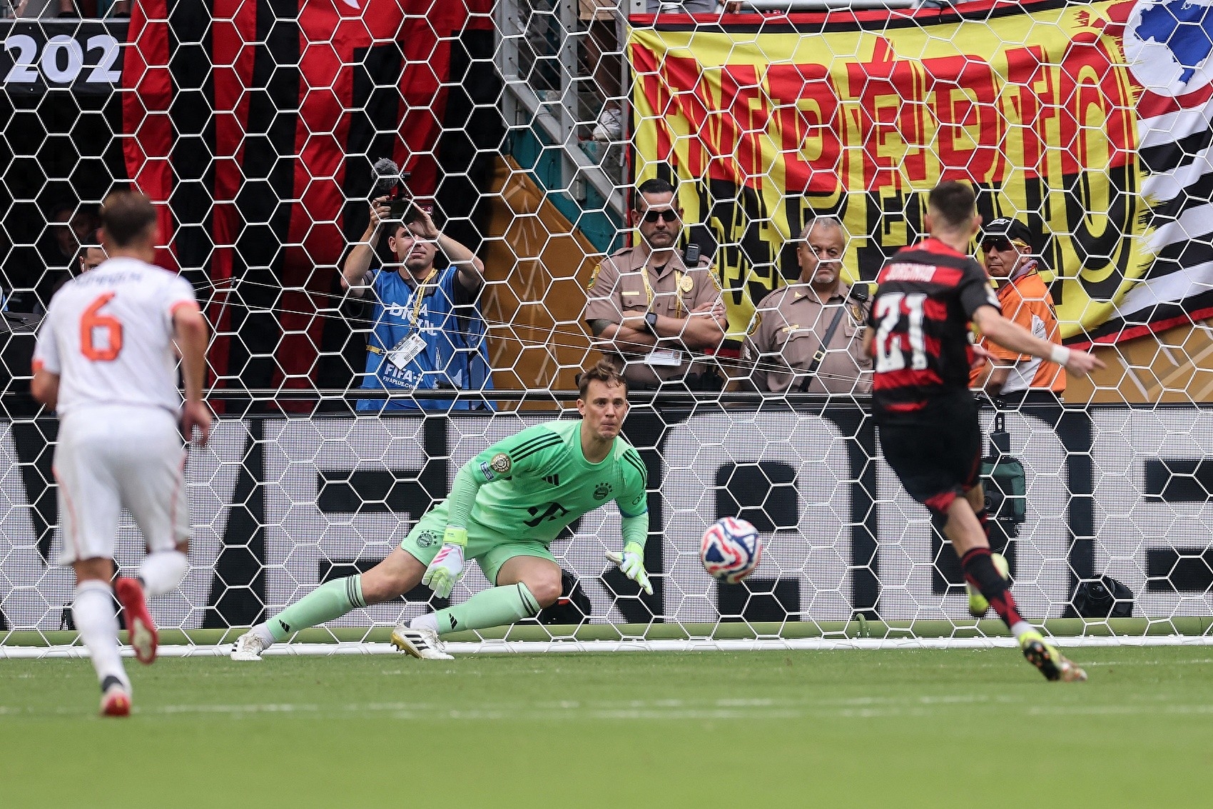 国际比赛日体能课后；AC米兰绝杀压哨备战葡超；气氛紧张；年轻球员得到机会的简单介绍